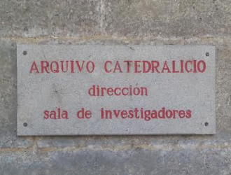 Puerta del archivo de la catedral de Santiago