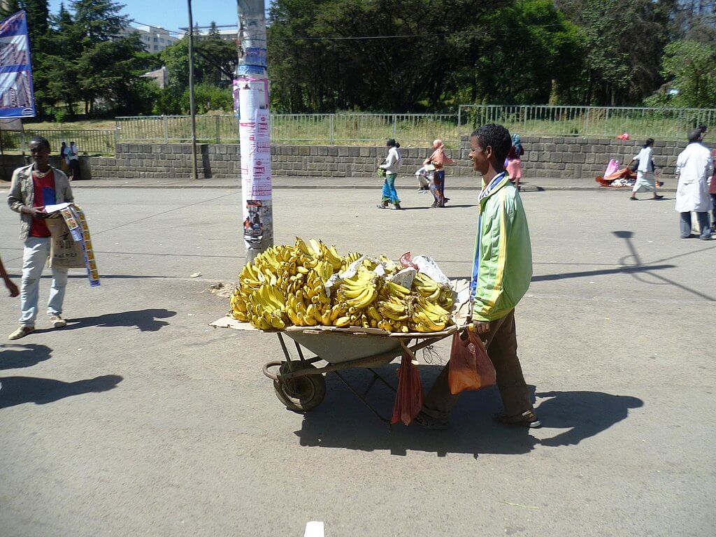 Bananas Ben las calles de Addis Abeba, Etiopía. 